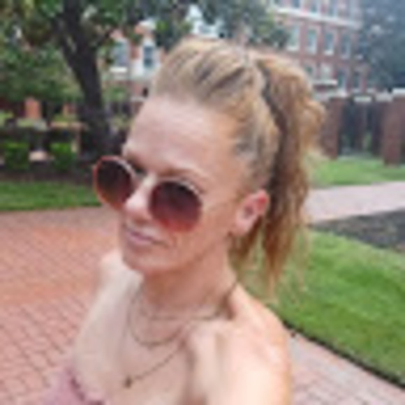 Meet your Posher, Renee - Picture 1 of 1